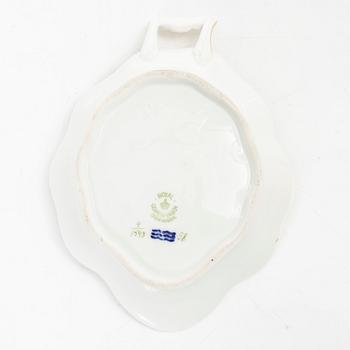 Royal Copenhagen, A pair of lattice bowls with stands and a pair of leaf-shaped dishes, 'Saxon Flower', Denmark, 1923-34.