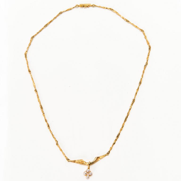 An 18K gold necklace with pearls, Lapponia 1998.