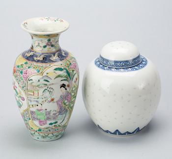 BOJAN OCH VAS, porslin, Kina, 1900-tal.