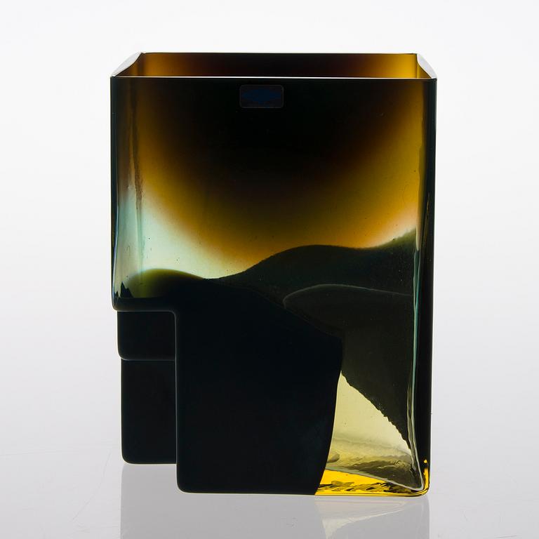 A 1980s glass vase signed Novart-maljakko 16. Oiva Toikka Nuutajärvi Notsjö.