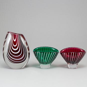 VICKE LINDSTRAND, vaser, 3 st, "Zebra", glas, Kosta, 1900-talets mitt.