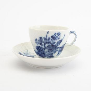 A Royal Copenhagen Blå Blomst 26 pcs porcelain service.