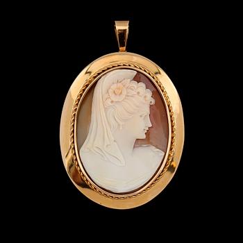 BROSCH/HÄNGE, 18K guld och snäckskalskamé, svenska stämplar, 1957.