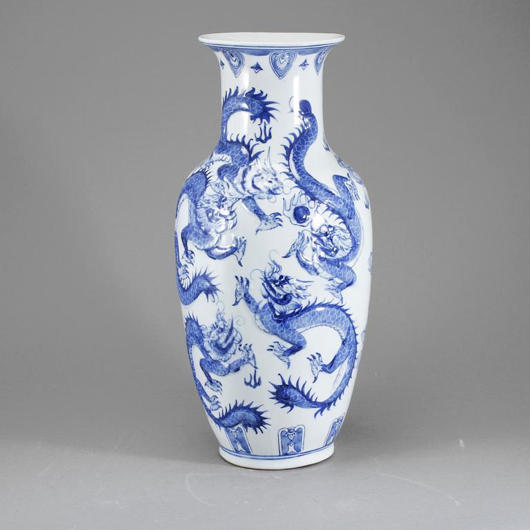 VAS, porslin, Kina, modern tillverkning.