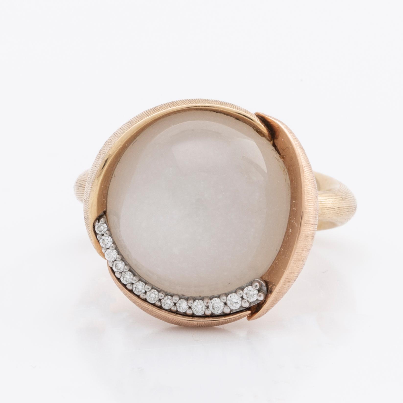 LYNGGAARD RING Lotus collection 18K gold w 1 moonstone and brilliant-cut diamonds total 0,05 ct TW VS, original box.
