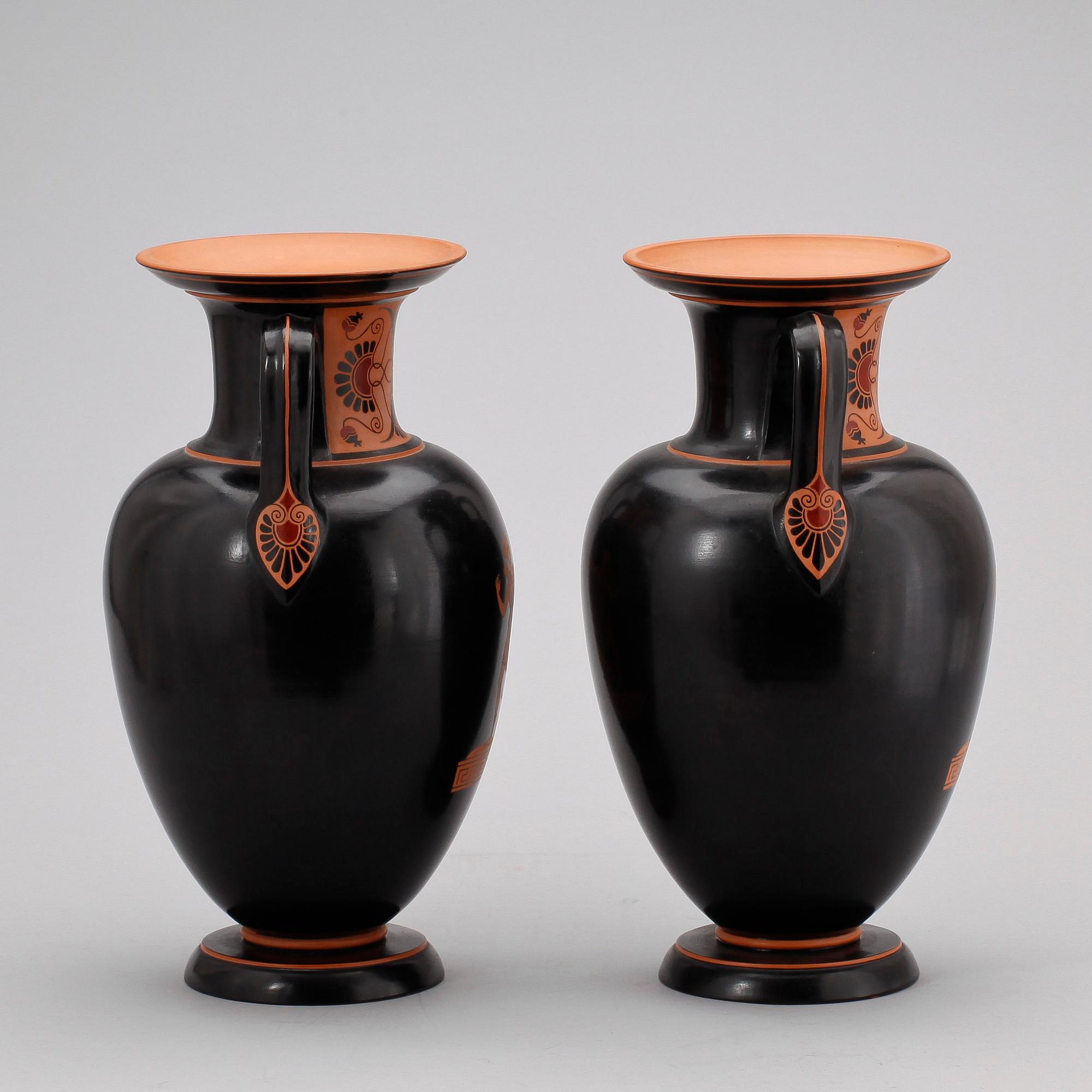 URNOR, 2 st, keramik, P. Ipsen, Danmark. 1800-talets slut.