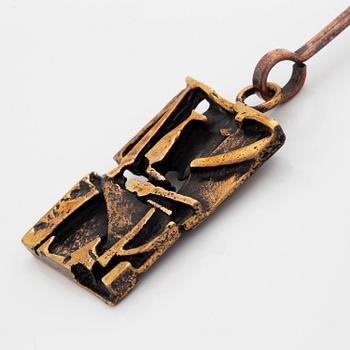 Jorma Laine, pendant with chain in bronze.