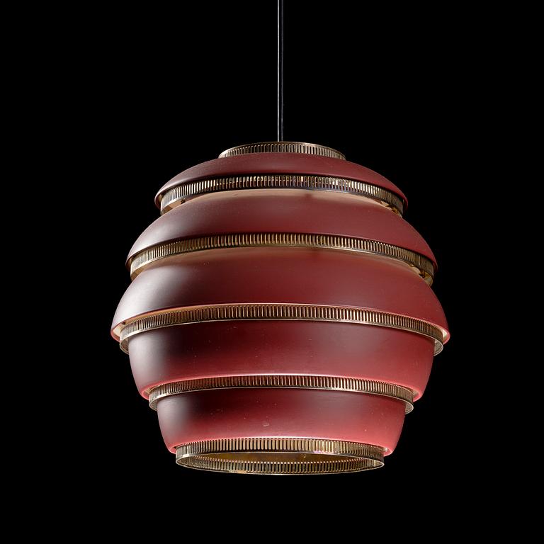 ALVAR AALTO, A CEILING LAMP. Beehive A331. Manufactured by Valaistustyö. Designed 1953.