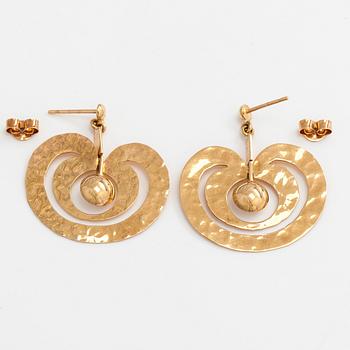 Tapio Wirkkala, örhängen, "Äpple", 18K guld.