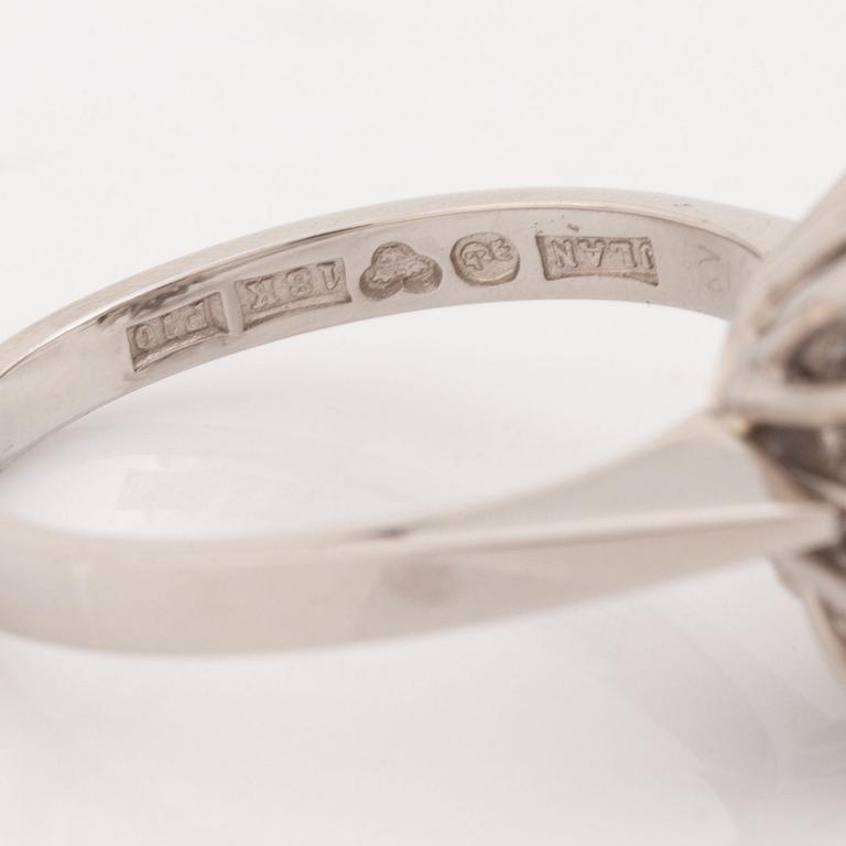 Sapphire and eight cut diamond ring. Evert Lindberg, Göteborg, 1980.