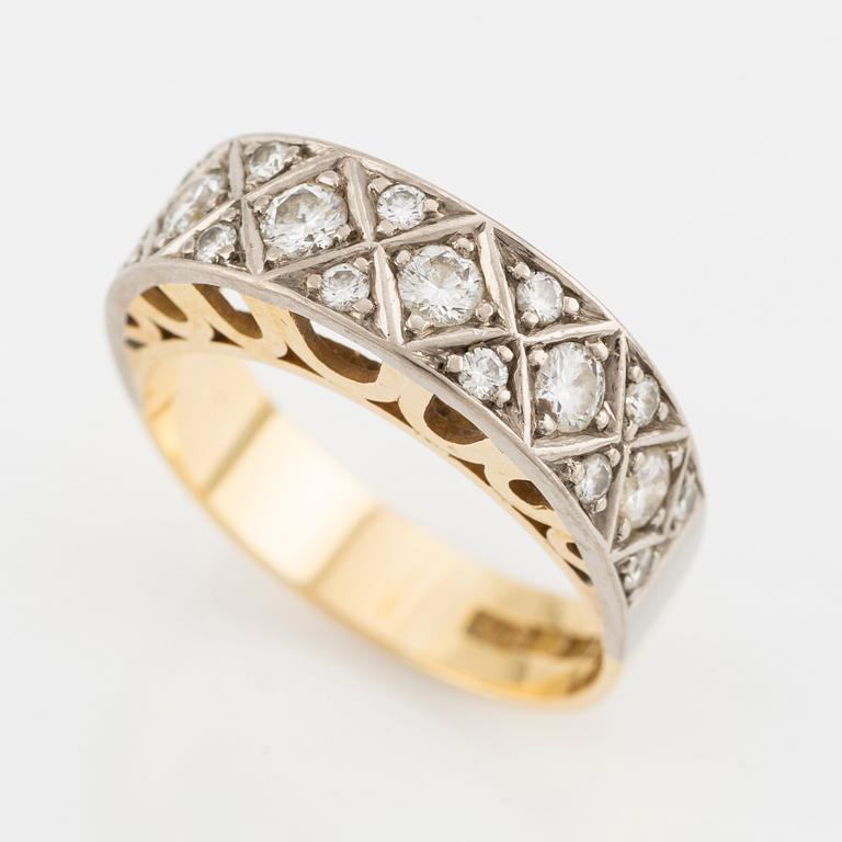 Ring 18K guld och briljantslipade diamanter.