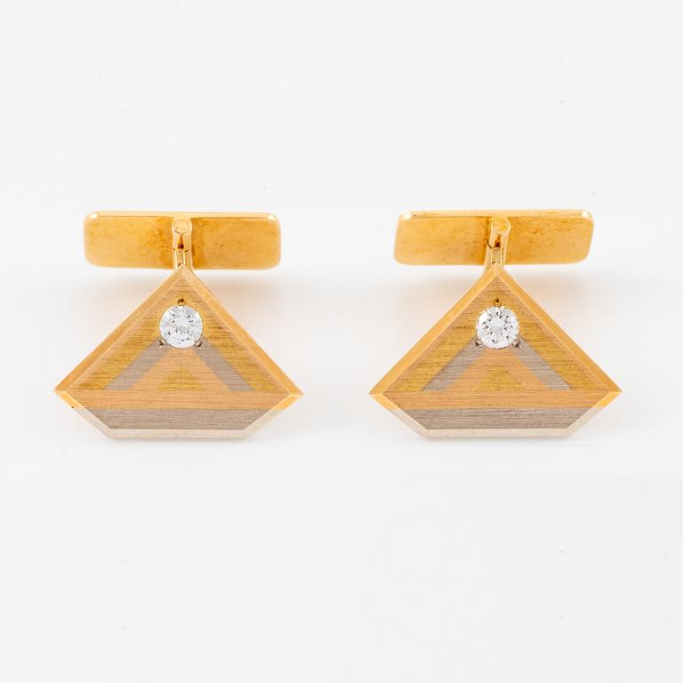 Manschettknappar, ett par, 18K guld med briljantslipade diamanter.