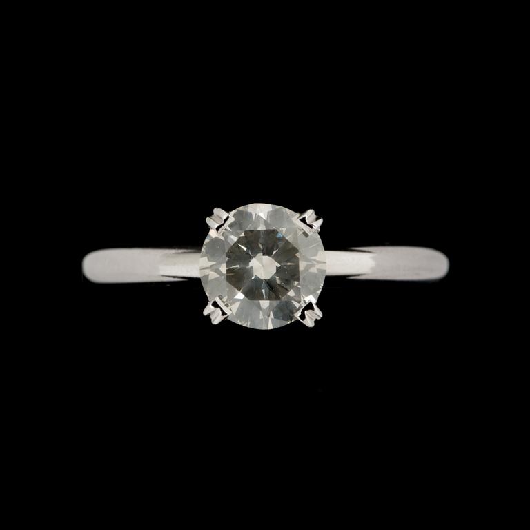 RING, 18k vitguld med briljantslipad diamant, totalt ca 1,2 ct. Vikt ca 4,9 gram.