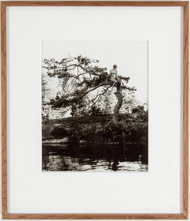 MIKAEL JANSSON, gelatin silver print signed and dated 2009 on verso.