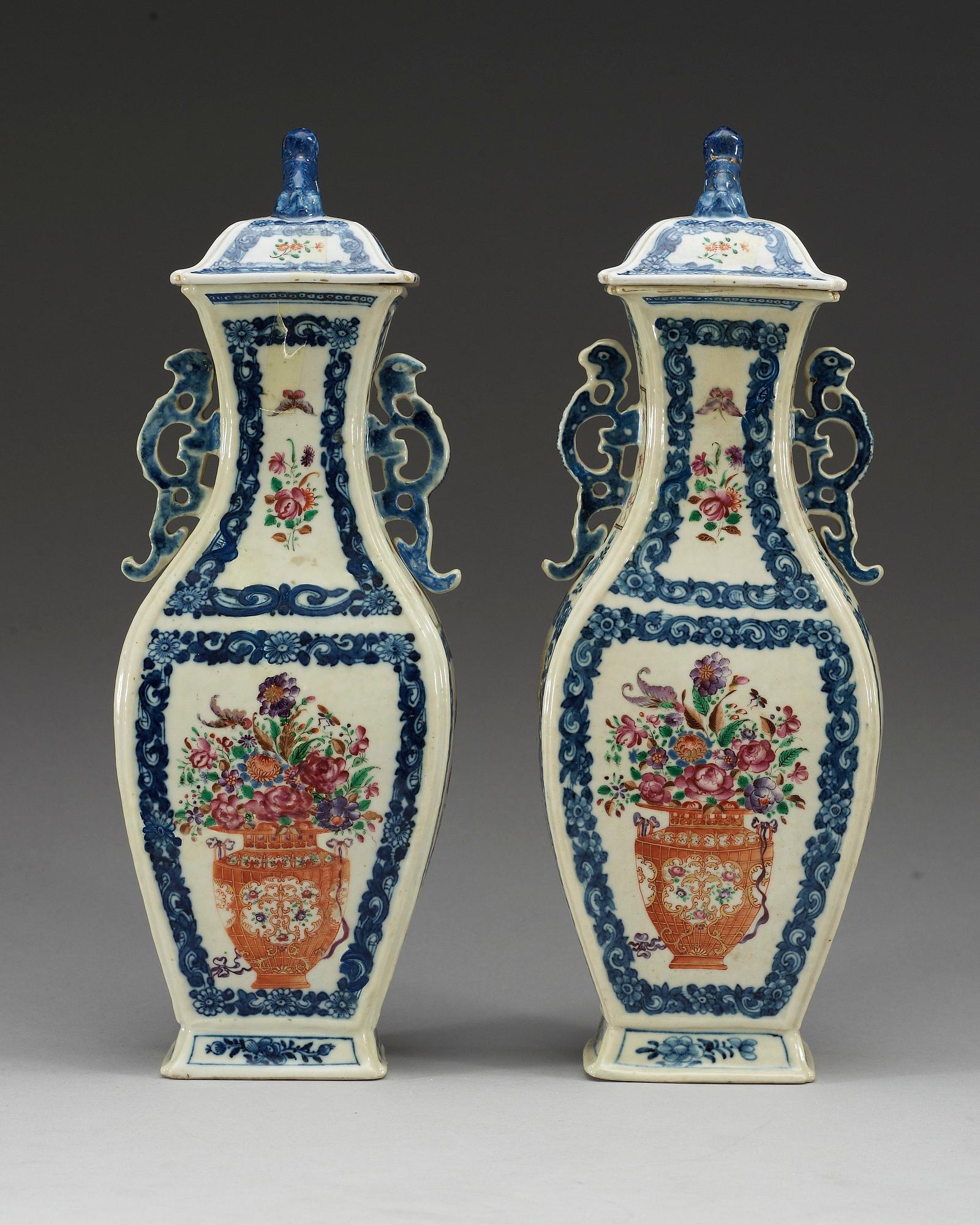 URNOR med LOCK, ett par, kompaniporslin. Qing dynastin, Qianlong (1736-95).