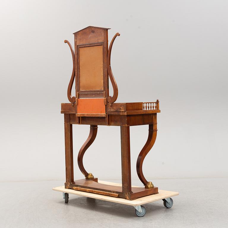 TOALETTBORD, 1800-talets första hälft.