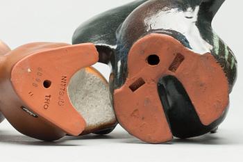 FIGURINER, två st, lergods, Thomas Hellström, Nittsjö, 1900-talets andra hälft.