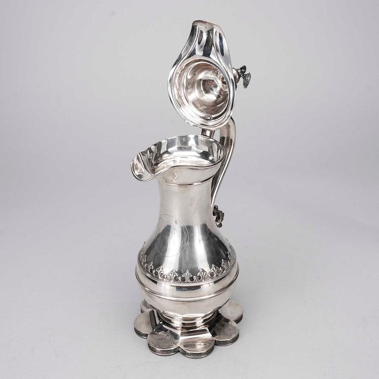 KANNA, silver, Robert Hennel III, London 1851. Vikt ca 1481 g.