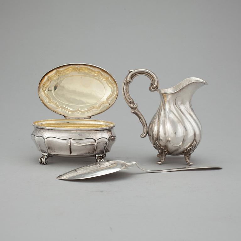 PARTI SILVER, 3 delar, bland annat sockerskrin av Jacob Ängman, GAB, Stockholm 1929. Vikt ca 558 gram.