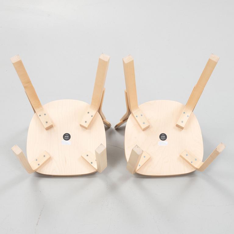 Alvar Aalto, stolar, ett par, modell 69, Artek, Finland, 2021.