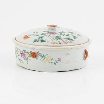 Karott med lock, porslin, Kina, 1800-tal.