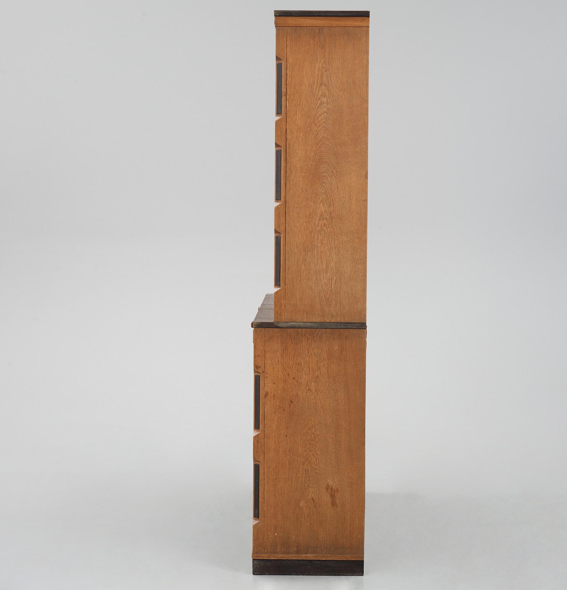 Carl Bergsten, bokhylla, Nordiska Kompaniet, 1923. Utställd på Göteborgsutställningen 1923.