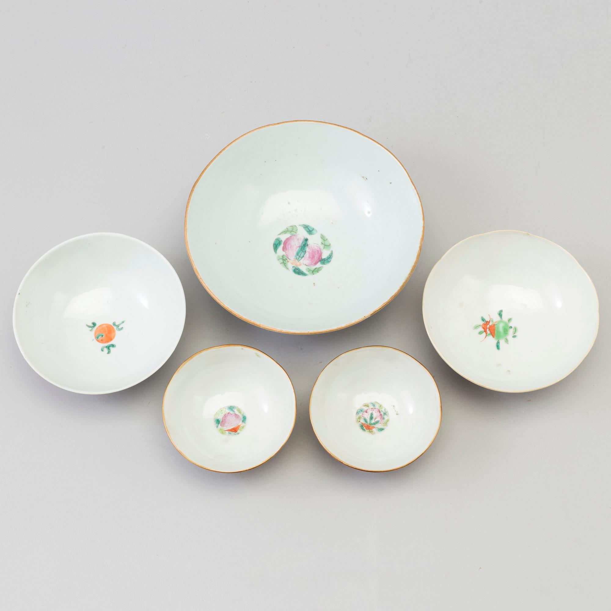 Five famille rose porcelain bowls, late 19th/early 20th century.