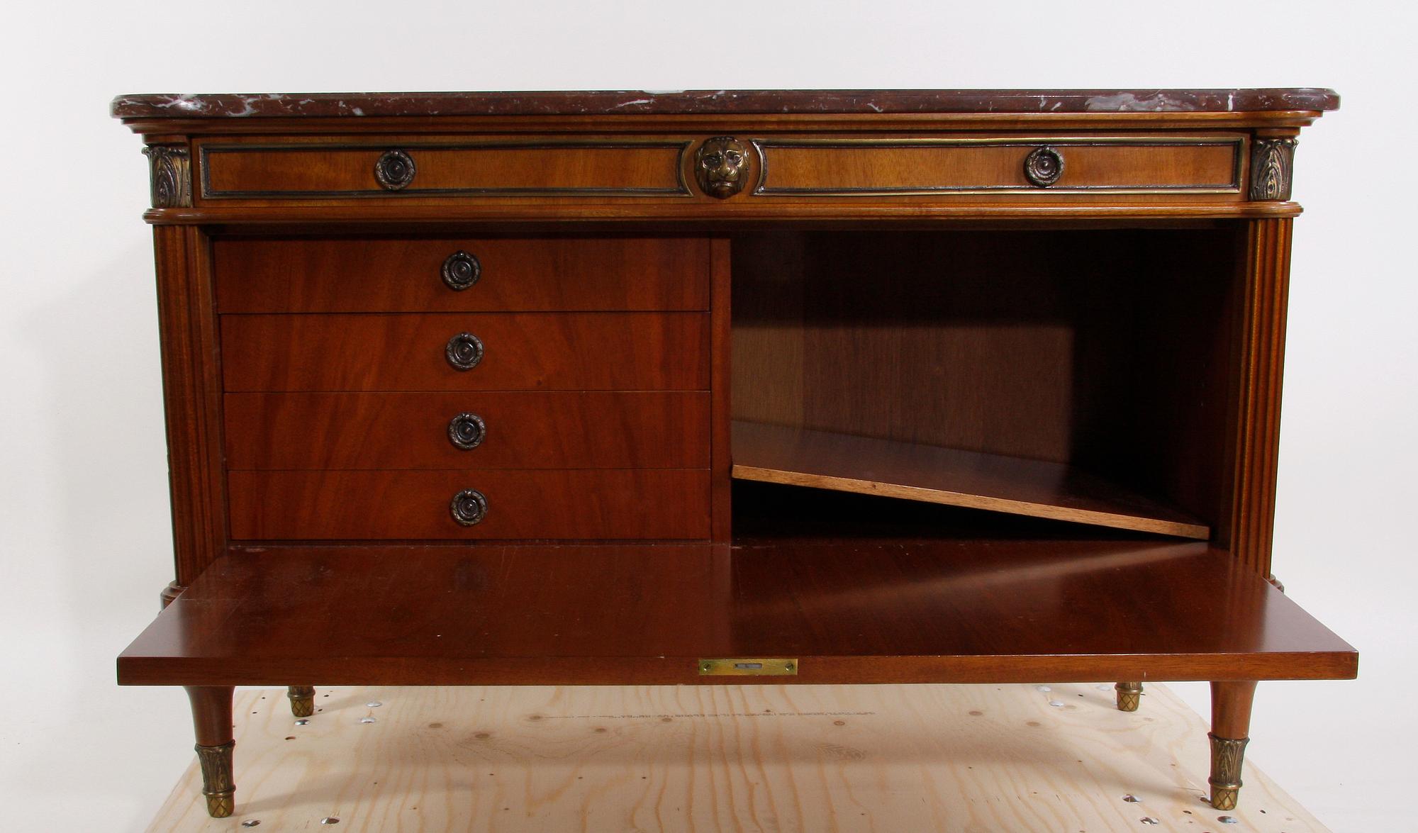 BARBYRÅ. Louis XVI-stil.