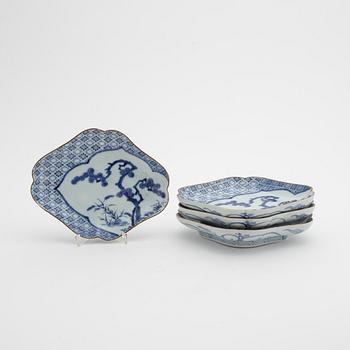 A set of four Japanese blue and white 'Ko-Imari' porcelain dishes, presumably Edo period, (1603-1868).