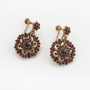 Smycken med granater, 9 st föremål.