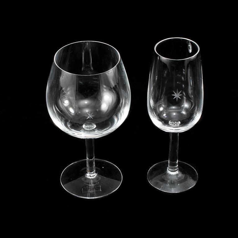 VINGLAS, 24 st, "Bouquet", design Signe Persson Melin, Kosta Boda, 1900-talets fjärde kvartal.