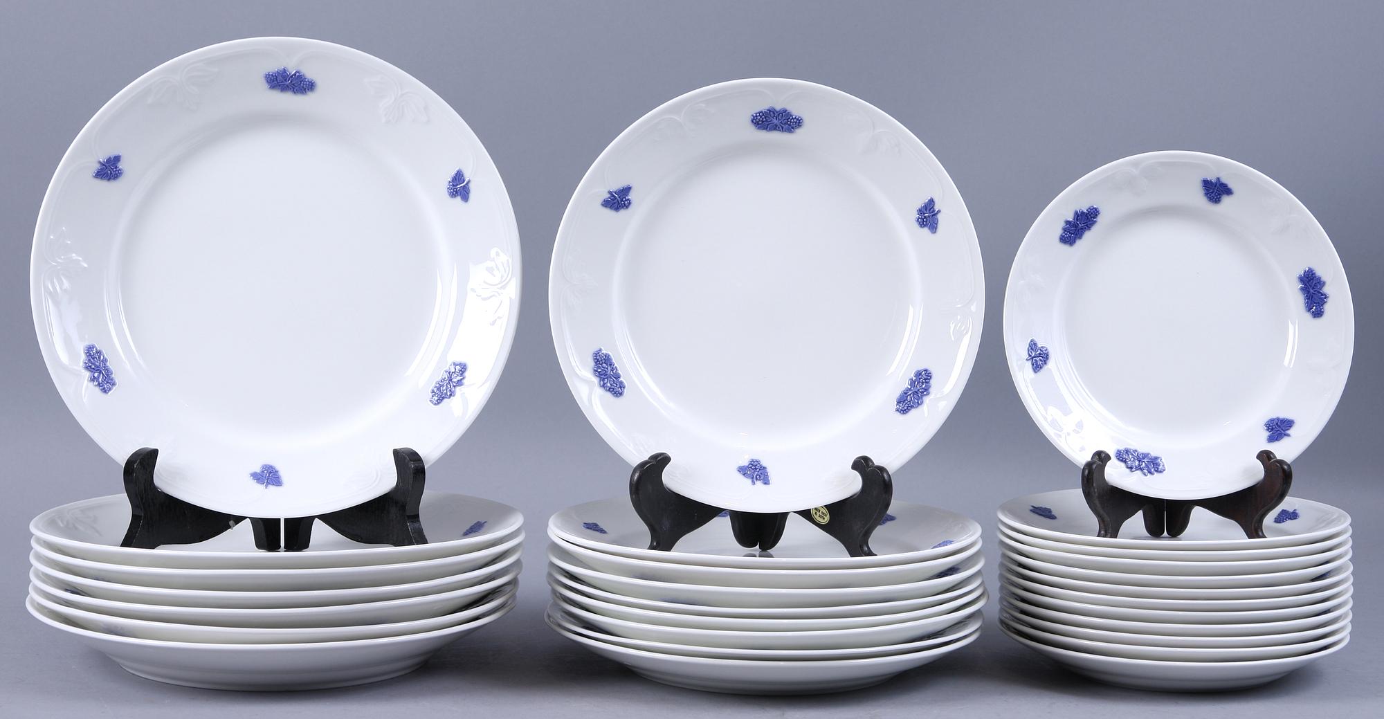 SERVISDELAR, 63 st, porslin, "Blå Blom" Gustavsberg.