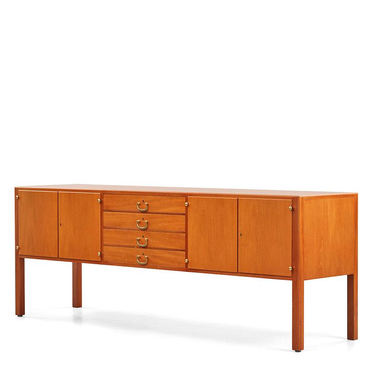 Josef Frank, sideboard, modell B 1015, Firma Svenskt Tenn, ca 2001.