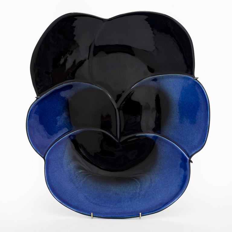 Birger Kaipiainen, fat, keramik, stämpelmärkt "Viola 1967 Arabia Finland Kaipiainen Invenit" och numrerat 396/3000.