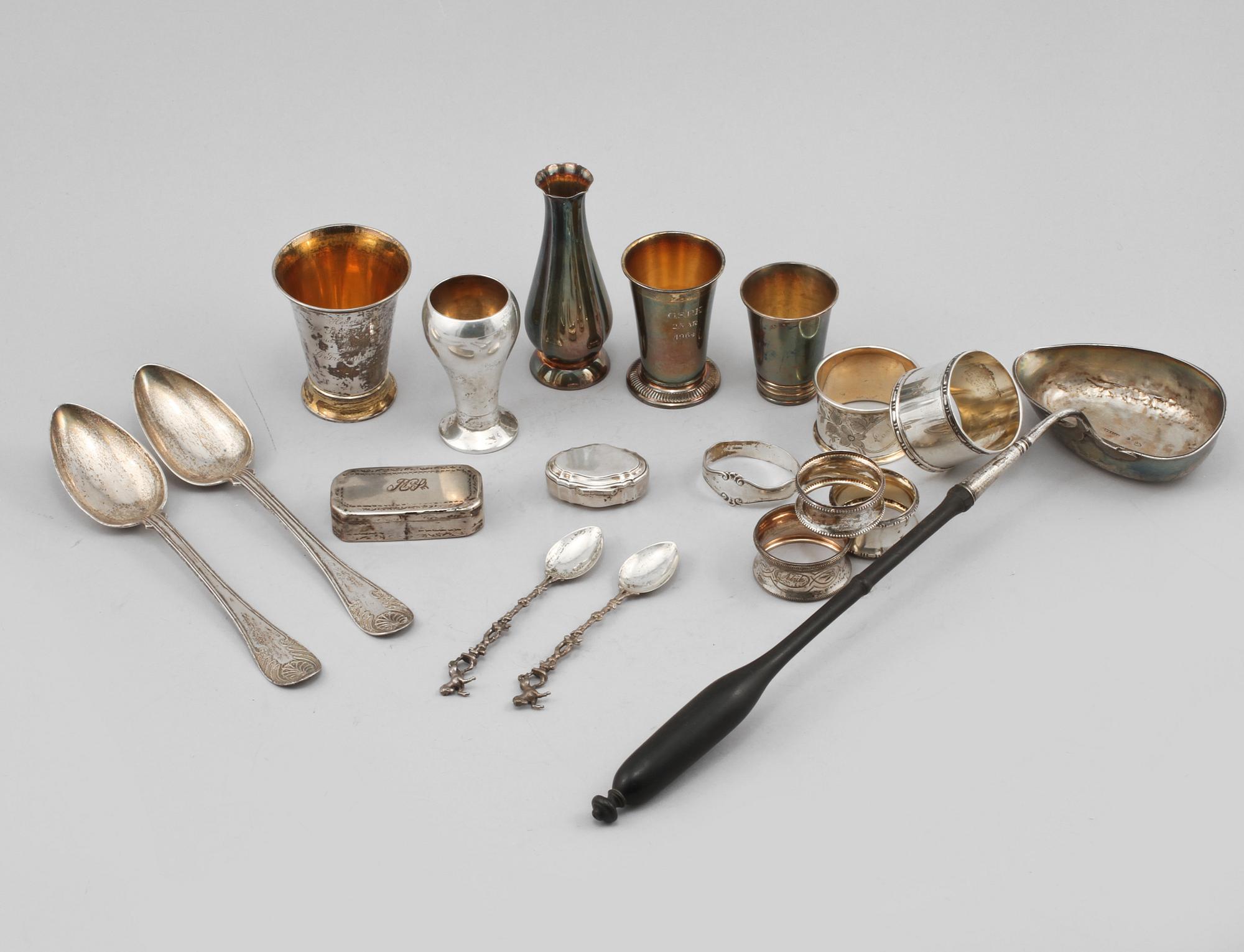 PARTI SILVER, 18 delar, 1800-tal samt 1900-tal, total vikt ca 665 gram.