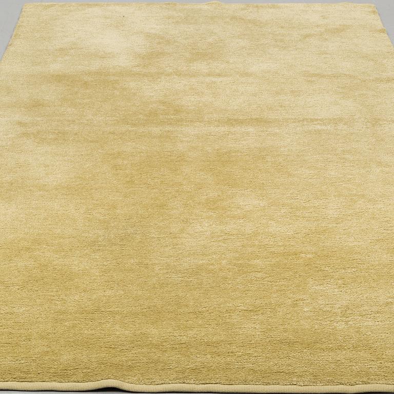 A CARPET, machine woven, possibly Astrid sampe, ca 306 x 188 cm.