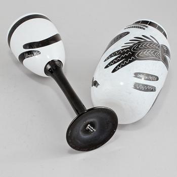 VINGLAS, 6 st, samt VAS, Ulrica Hydman-Vallien, Kosta Boda, signerade. 1900-talets senare del.