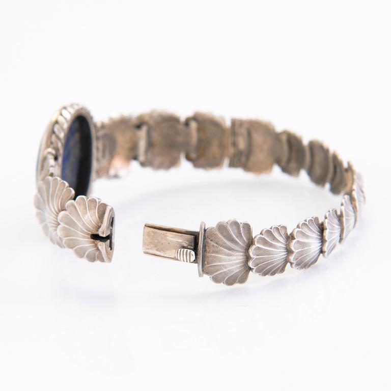 ARMRING, silver, lapis lazuli. Tillander, Helsingfors, 1938.