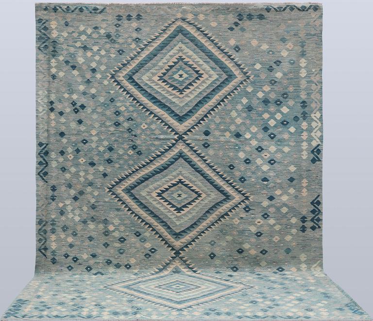 Rug, Kelim, classic design, 348 x 245 cm.