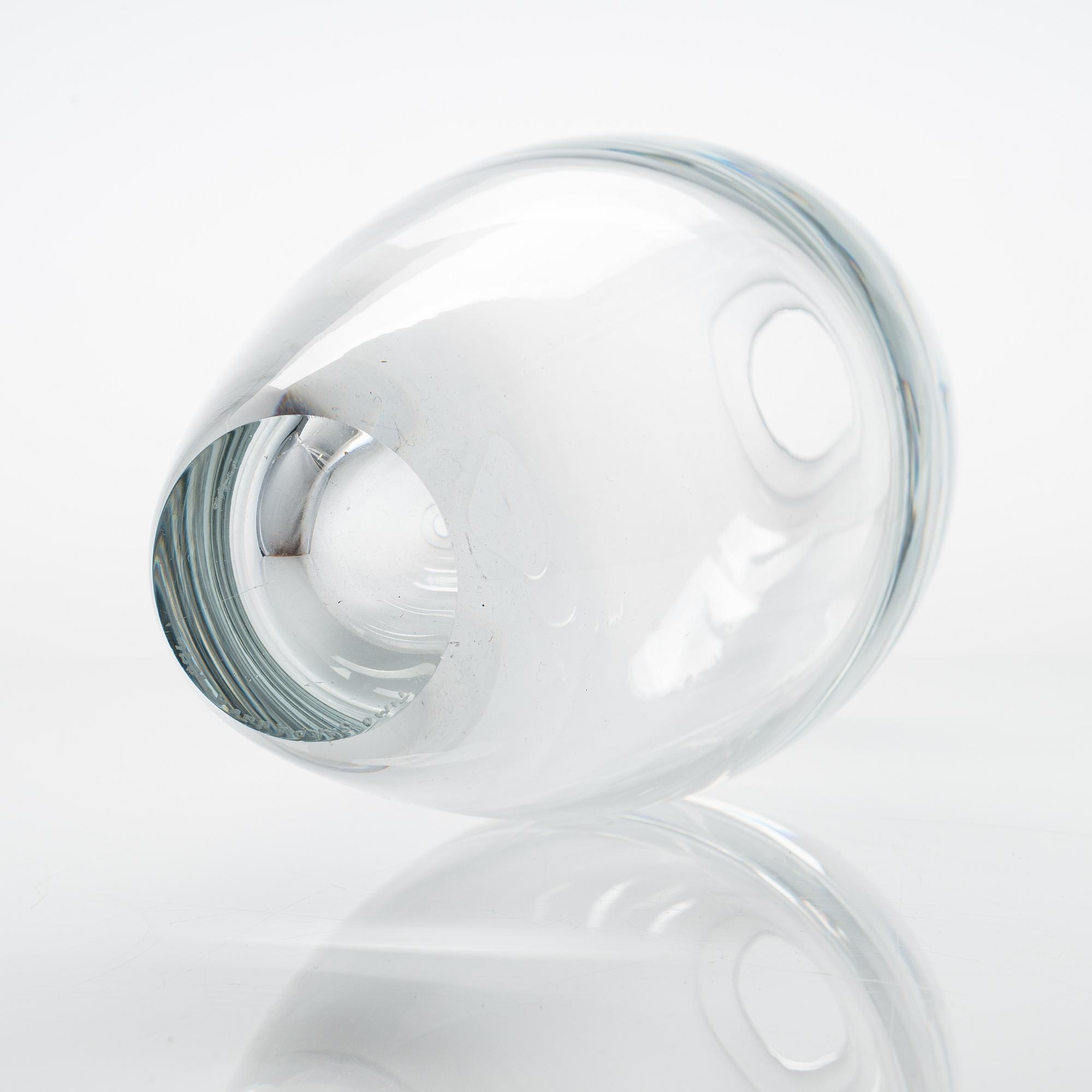 Timo Sarpaneva, an art glass signed Timo Sarpaneva 1976.