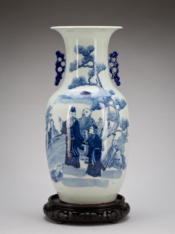 GOLVURNA, porslin, Kina, 1900-talets första hälft.