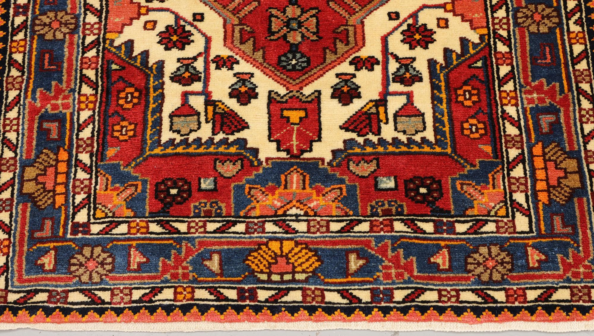 A rug, Hamadan, approx. 130 x 88 cm.