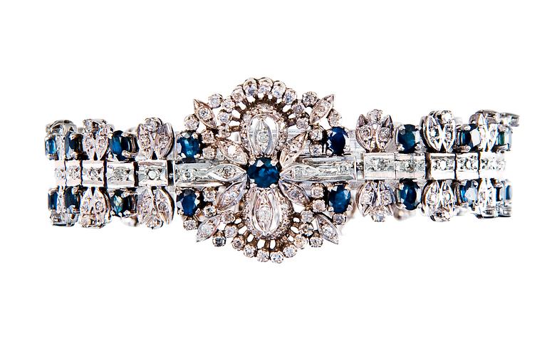 BRACELET.