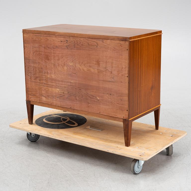 A swedish Modern mahogany-veneered chest of drawers, 1940's/50's.