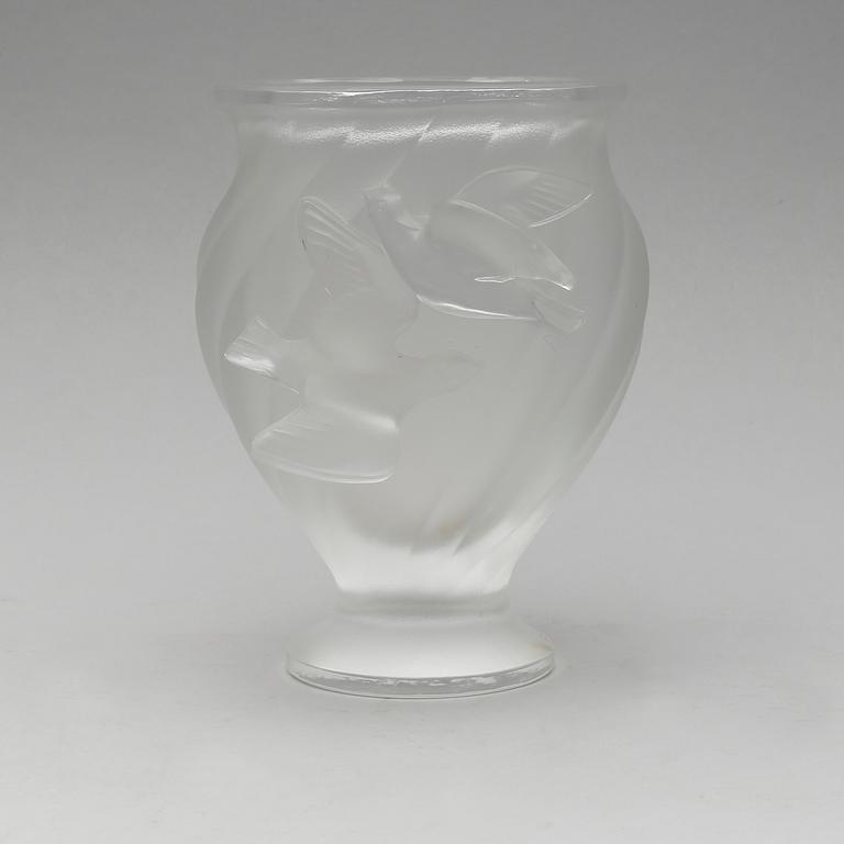 VAS, glas, signerad Lalique, France.
