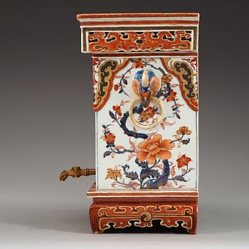 An Imari water cistern, Qing dynasty, 18th Century.