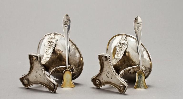 SALTKAR, ett par, silver, empire, Gustaf Möllenborg, Stockholm, 1824. Vikt 148 g.
