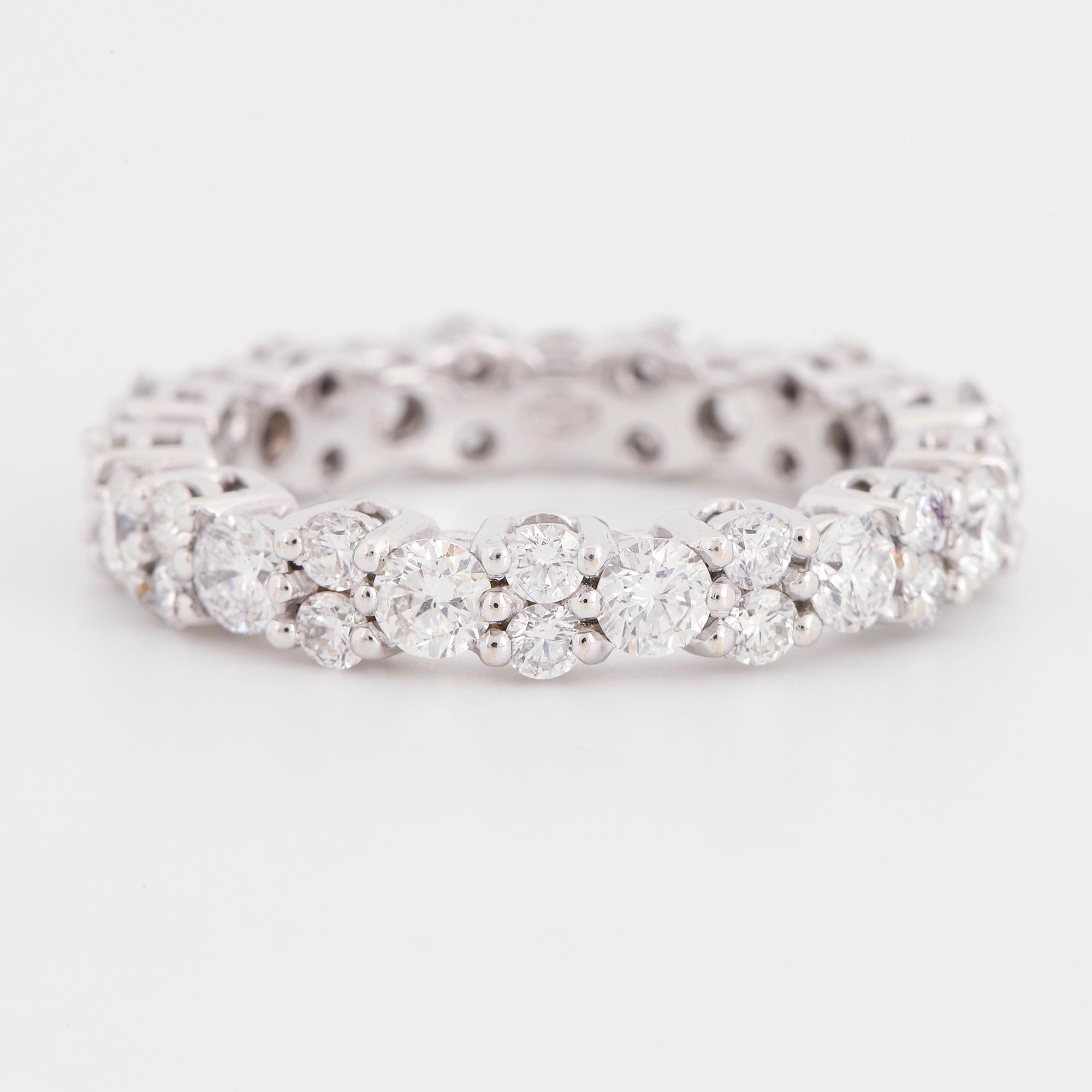 Brilliant-cut diamond ring.