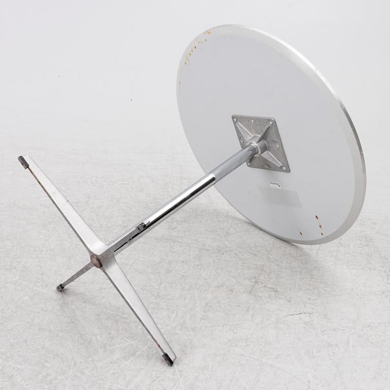 Arne Jacobsen, A coffee table, by Fritz Hansen, dated 2000.