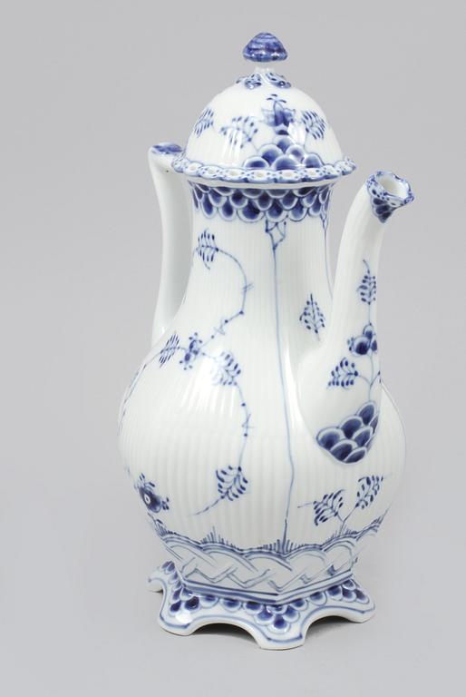 SERVISDELAR, 92 delar, "Musselmalet", porslin, Royal Copenhagen, 1900-talets andra hälft.